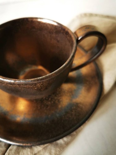 filiżanka 200ml brązowo-złota z podstawką (3).jpg