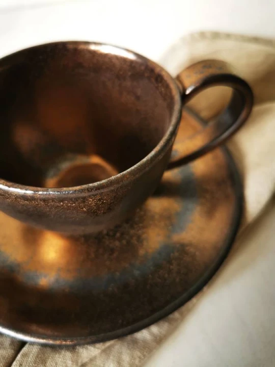 filiżanka 200ml brązowo-złota z podstawką (3).jpg