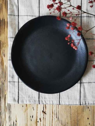 Talerzyk spodek ceramiczny 16 cm czarny handmade, widok z góry
