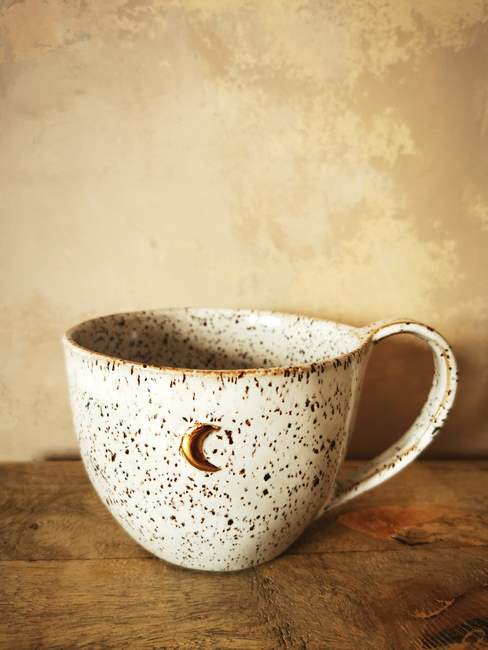 kubek biały ze złotem księżyc (1).jpg