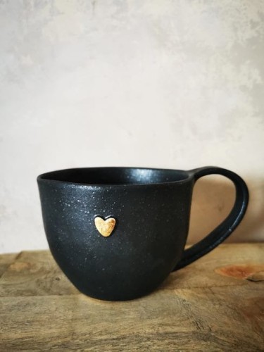 kubek czarny ze złotem (1).jpg