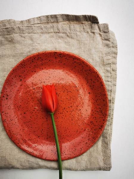 Talerzyk spodek ceramiczny 16 cm malinowy handmade, widok z góry