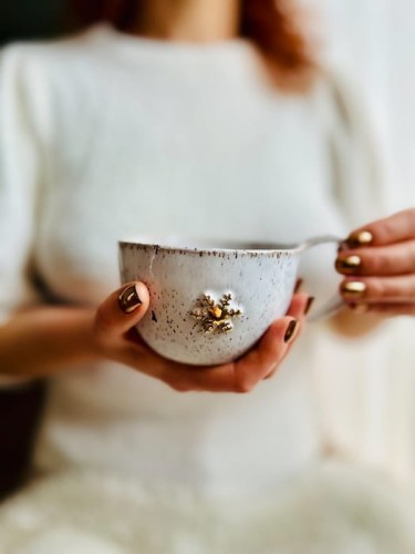 filiżanka świąteczna 300ml, biała ozdobiona śnieżynką (3).JPG