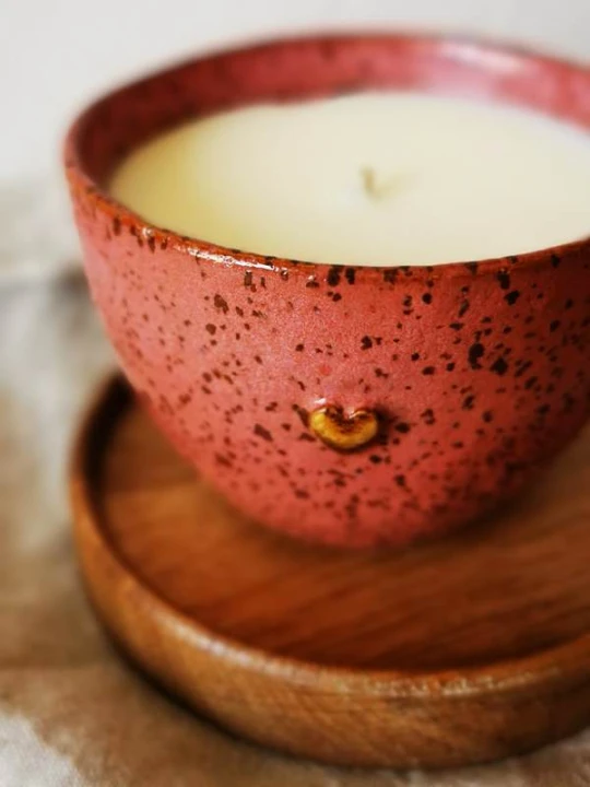 świeca sojowa w ceramice krem z dyni (2).jpg