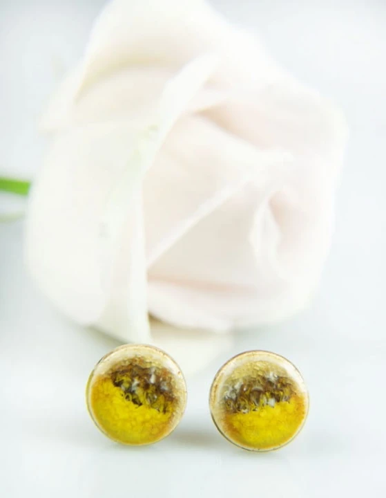 kolczyki ceramiczne żółtobrązowe (1).jpg