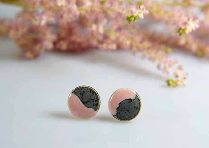 kolczyki ceramiczne szaroróżowe (4).JPG