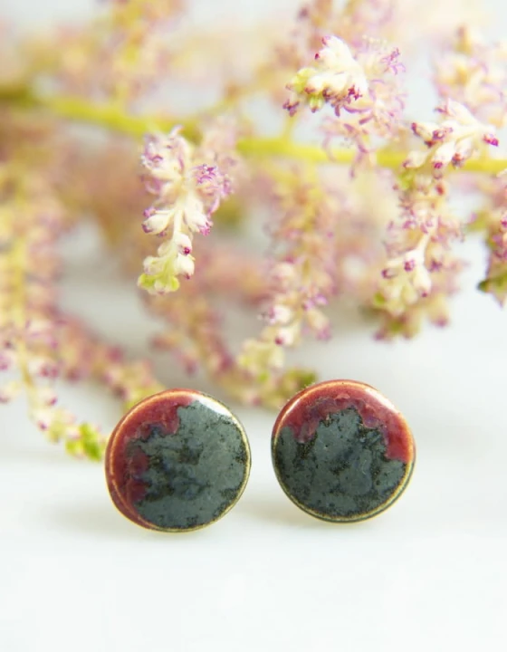 kolczyki ceramiczne szaro-fuksjowe (1).jpg