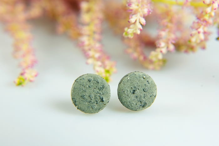 kolczyki ceramiczne szare kamienne (2).JPG