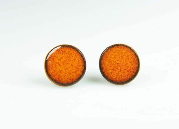 kolczyki ceramiczne pomarańczowe na brązowej glinie (2).jpg