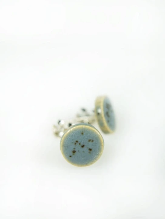 kolczyki ceramiczne matowe niebieskie nakrapiane (3).jpg