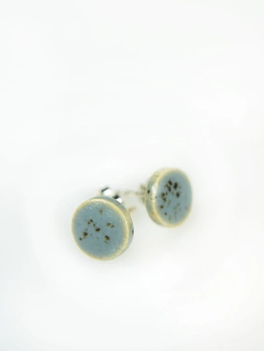 kolczyki ceramiczne matowe niebieskie nakrapiane (5).jpg