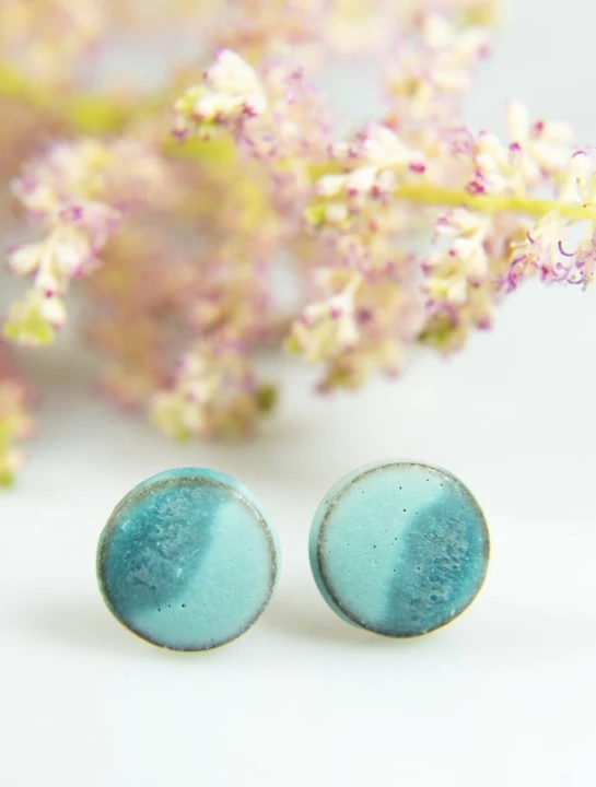 lolczyki ceramiczne matowe błękito-niebieskie na brązowej glinie (1).jpg