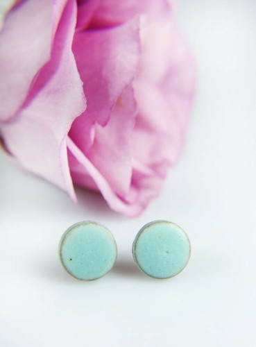 kloczyki ceramiczne matowe błękitne na brązowej glinie (1).jpg