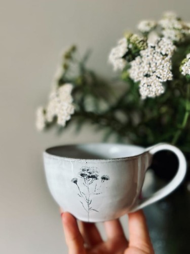 filiżanka ceramiczna z krwawnikiem (1).jpg