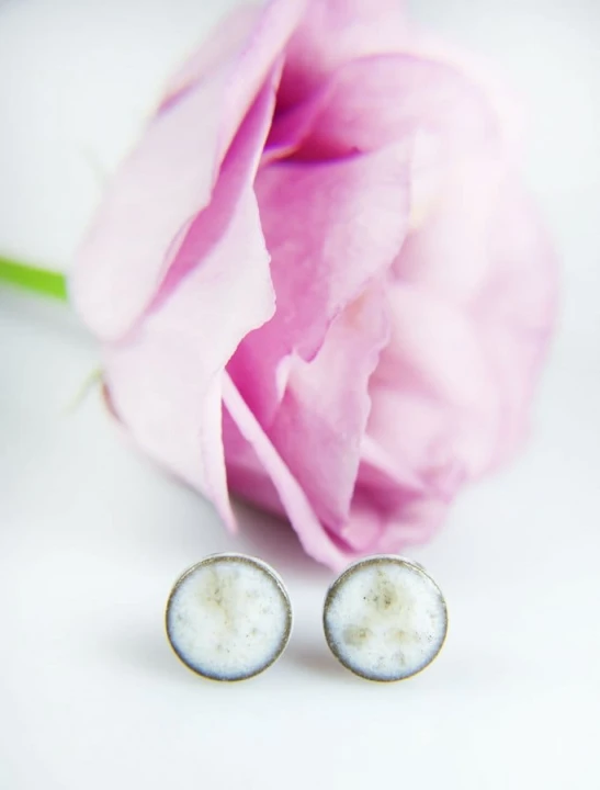 Białe marmurkowe na brązowej glinie (5).jpg