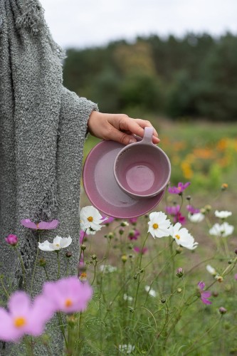 Talerzyk ceramiczny 16 cm szaro-różowy handmade trzymany w dłoni