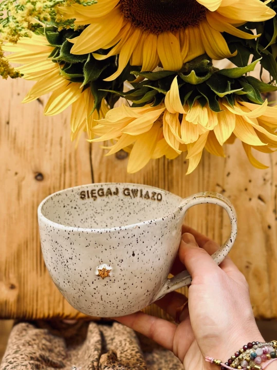 Kubek ceramiczny stracciatella 400 ml handmade – ceramika artystyczna