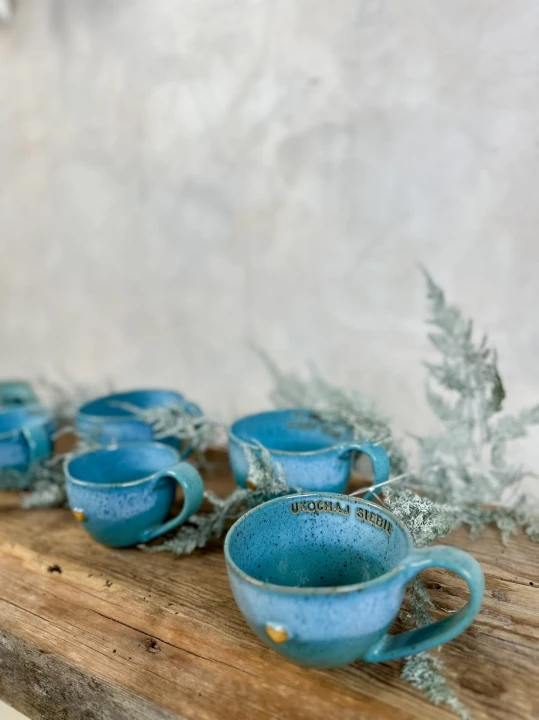 Turkusowe kubki i filiżanki ceramiczne handmade – kolekcja Gaja Arte
