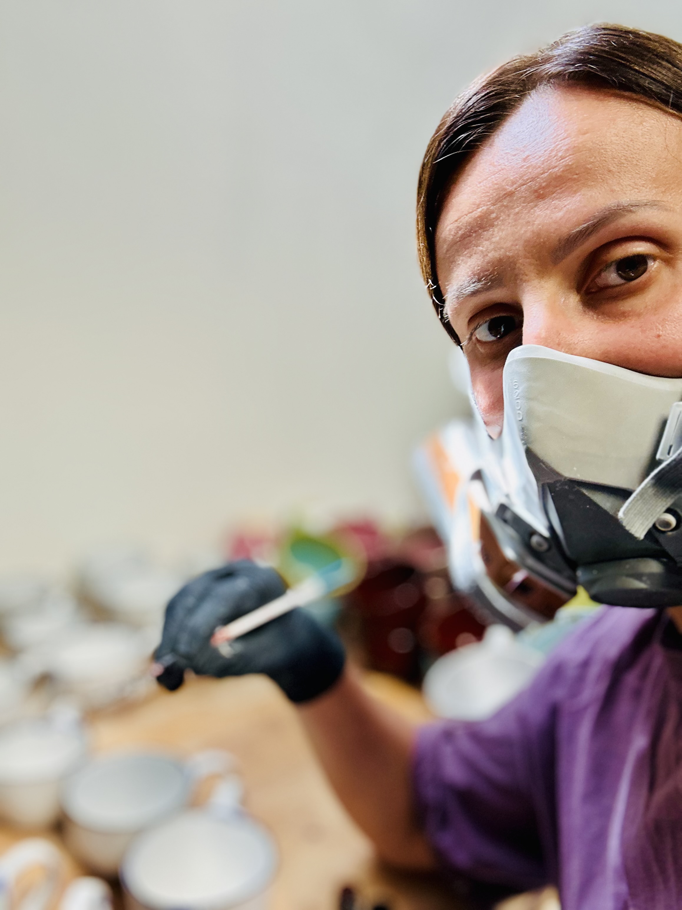 Edyta nakłada złoto